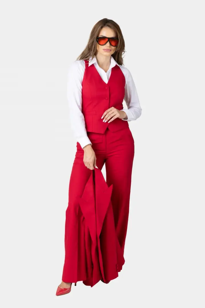 Costum de damă roșu din colecția Men’s Club pentru femei