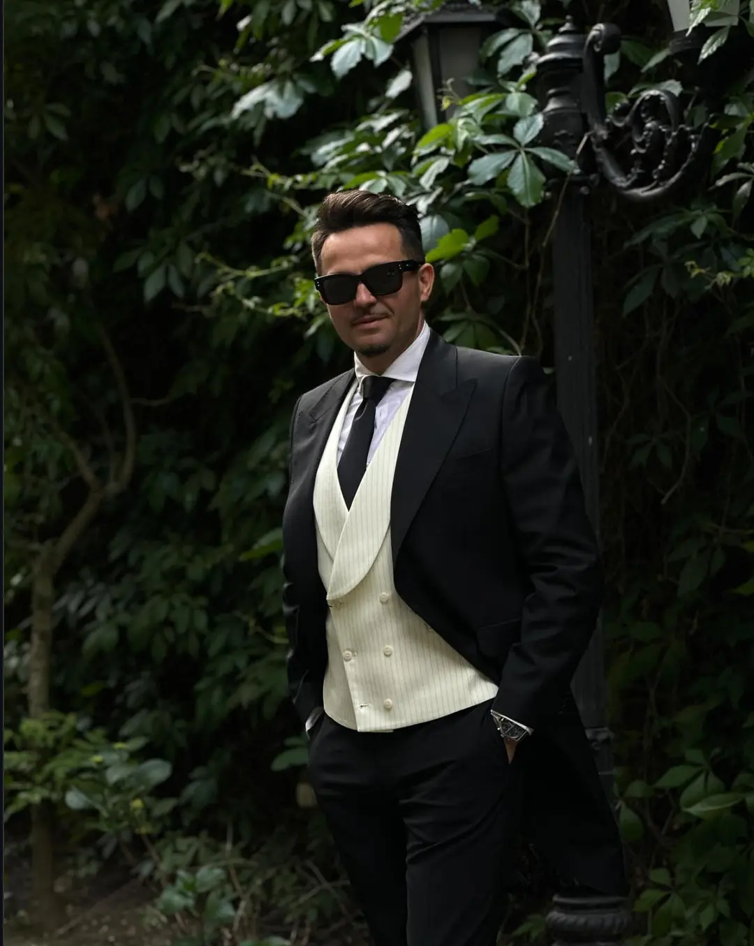 Costum la comandă Men’s Club purtat de un client (13 din 16)